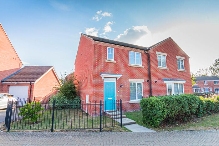 3 Bedroom Semi-Detached House For Sale In Anvil Crescent, Raunds, NN9