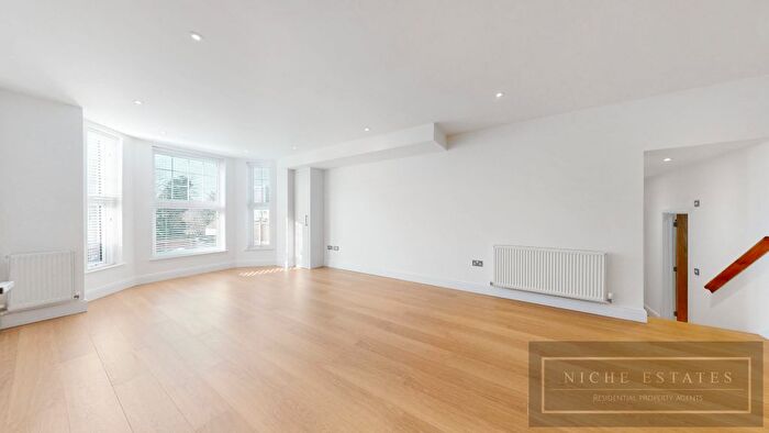 2 Bedroom Flat To Rent In Nether Street, London, N3