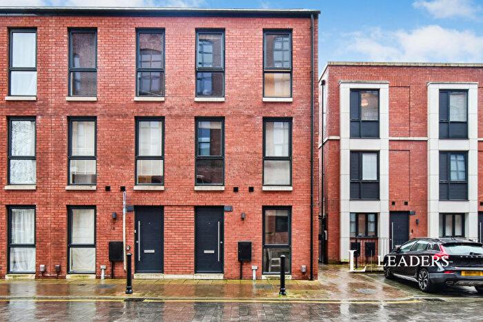 Terraced House To Rent In Elisabeth Gardens, SK5