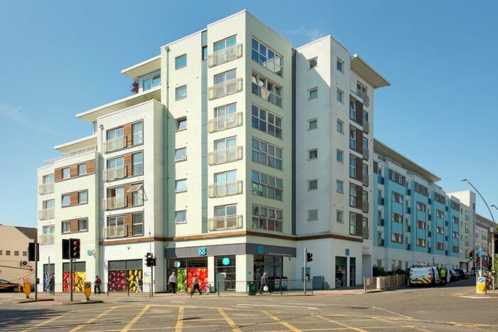 1 Bedroom Flat To Rent In Station Approach, Epsom, KT19