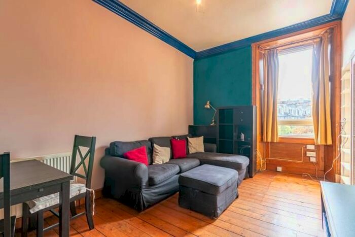 2 Bedroom Flat To Rent In Rossie Place, Edinburgh, EH7