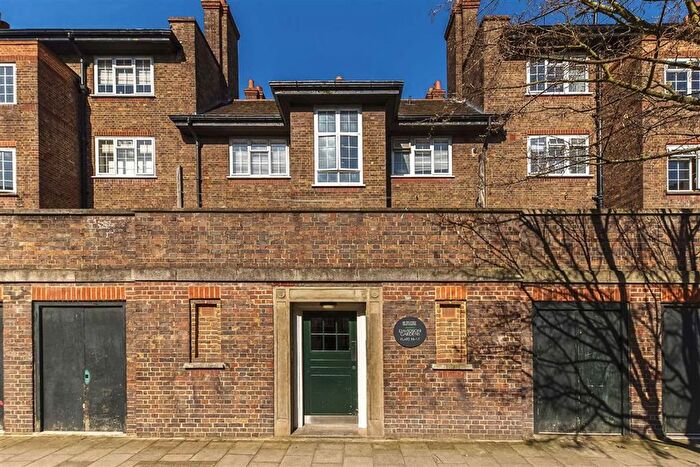 3 Bedroom Flat To Rent In Davidson Gardens, Nine Elms, SW8