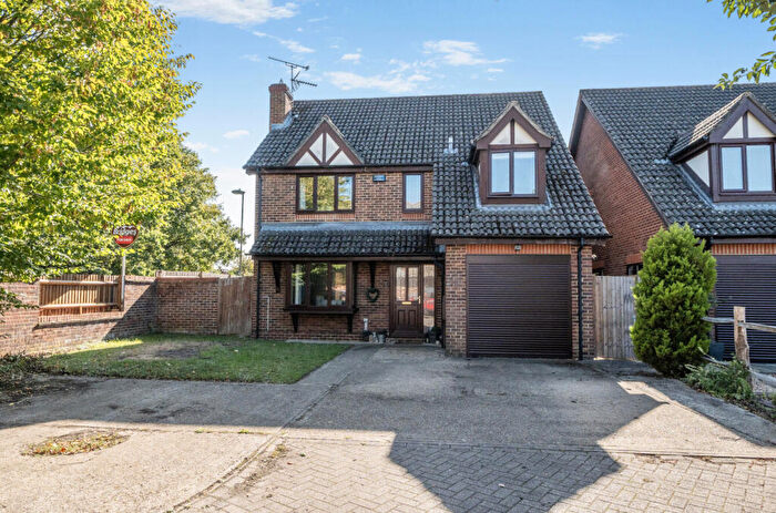 4 Bedroom Detached House For Sale In Saddleback Way, Fleet, Hampshire, GU51