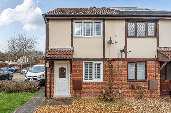 2 Bedroom Semi Detached House For Sale In Goldcrest Walk, Covingham, Swindon, SN3