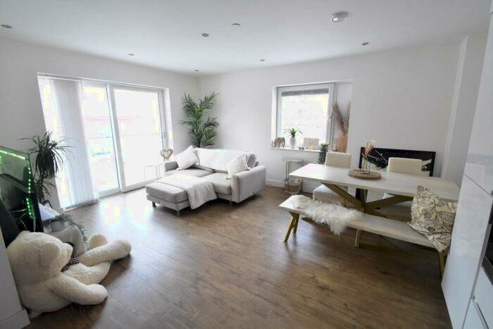 2 Bedroom Apartment To Rent In Griffin Court, Stirling Drive, Luton, Bedfordshire, LU2