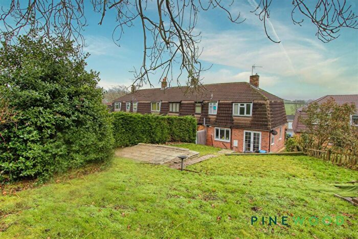 3 Bedroom End Of Terrace House For Sale In Harvey Road, Chesterfield, Derbyshire, S41