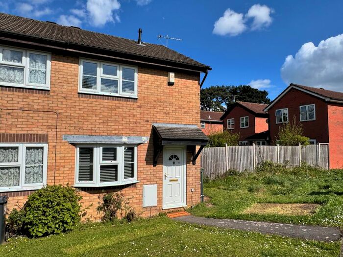 2 Bedroom Property To Rent In Harbourne Gardens, Chartwell Green, SO18