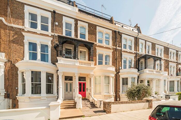 1 Bedroom Flat To Rent In Sinclair Road, Shepherds Bush, W14