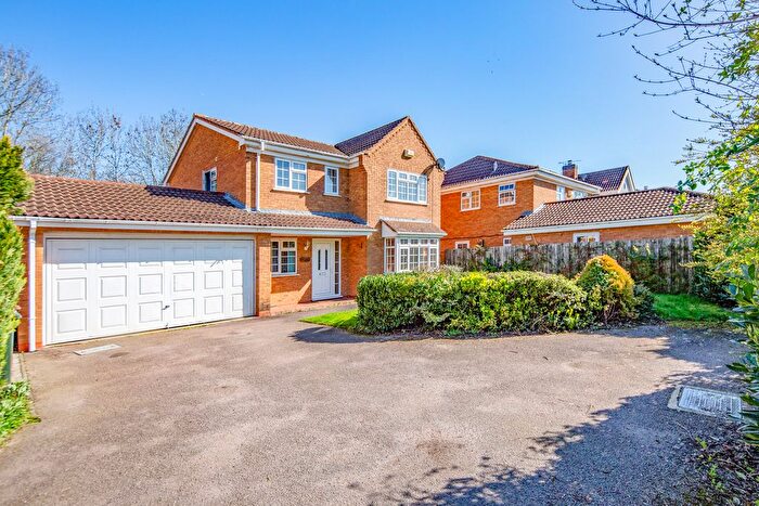 4 Bedroom Detached House For Sale In Shearwater Drive, Bicester, OX26