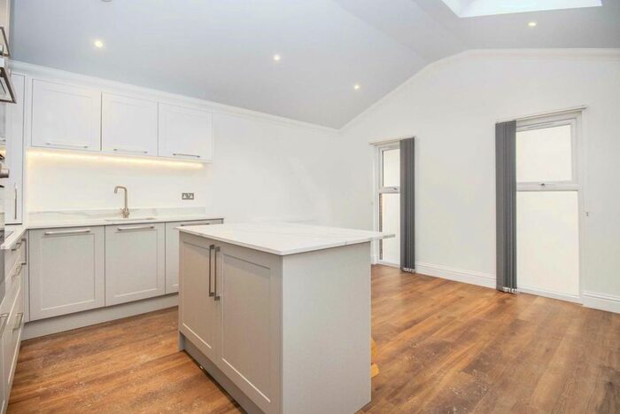 1 Bedroom Bungalow To Rent In Main Street, Feltham, TW13