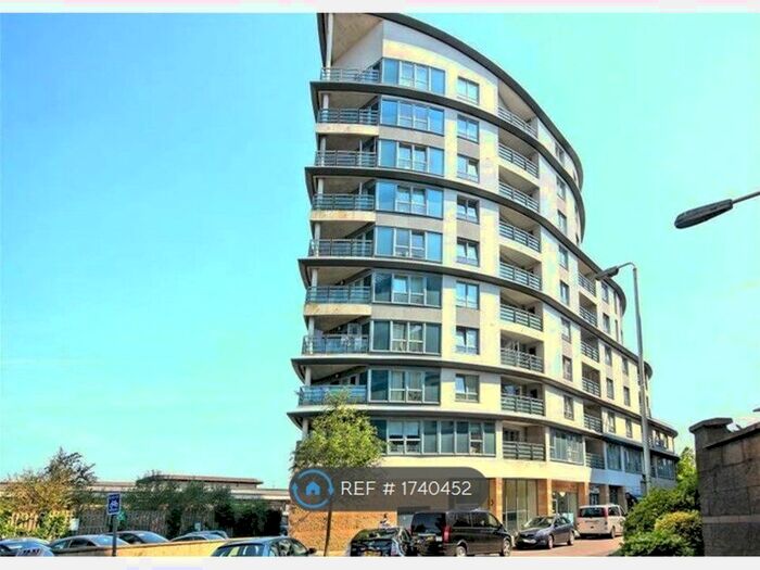 2 Bedroom Flat To Rent In Eastgate, Woking, GU22