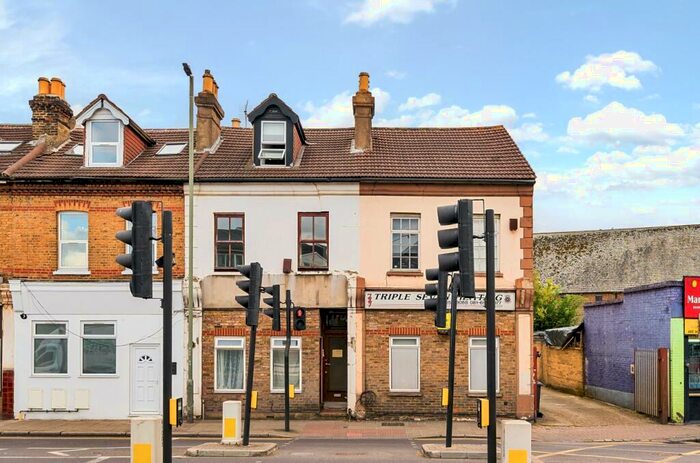 2 Bedroom Flat To Rent In Croydon Road Beckenham, BR3