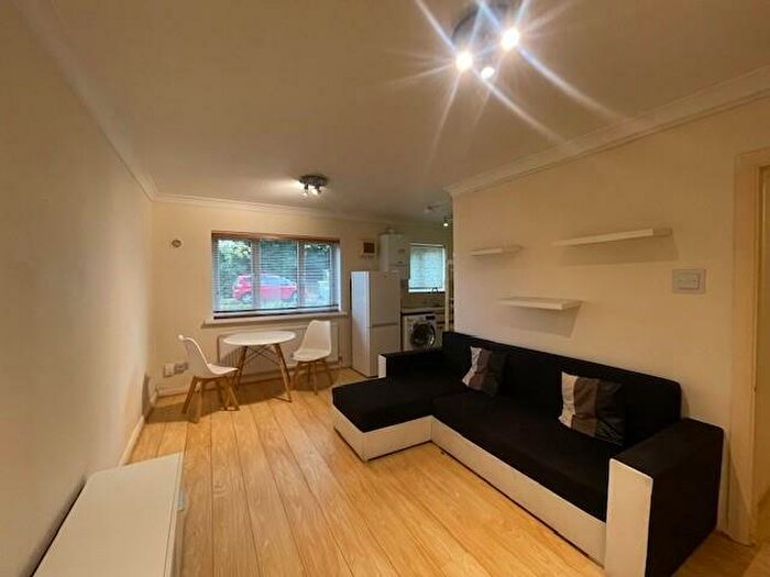 1 Bedroom Apartment To Rent In The Avenue, Northwood, HA6