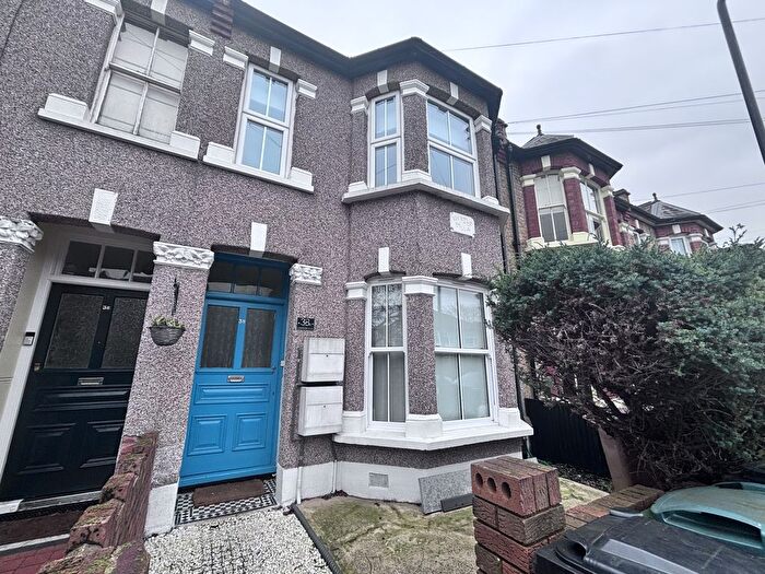 2 Bedroom Maisonette To Rent In Woodland Road, London, E4