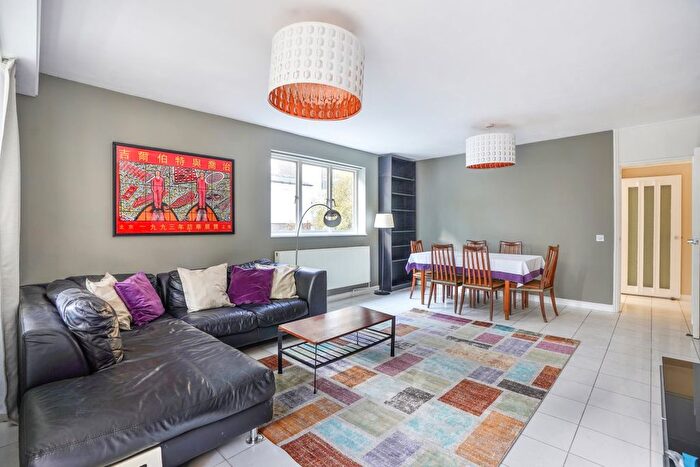 2 Bedroom Flat To Rent In Porchester Terrace, Bayswater, W2