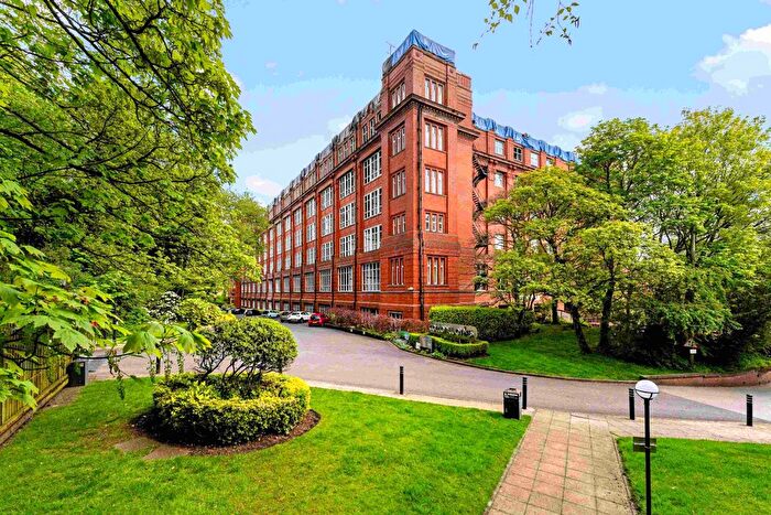 2 Bedroom Flat To Rent In Blackburn Road, Bolton, Greater Manchester, BL1