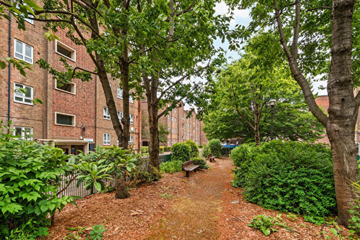 2 Bedroom Apartment For Sale In Jamaica Road, London, SE16
