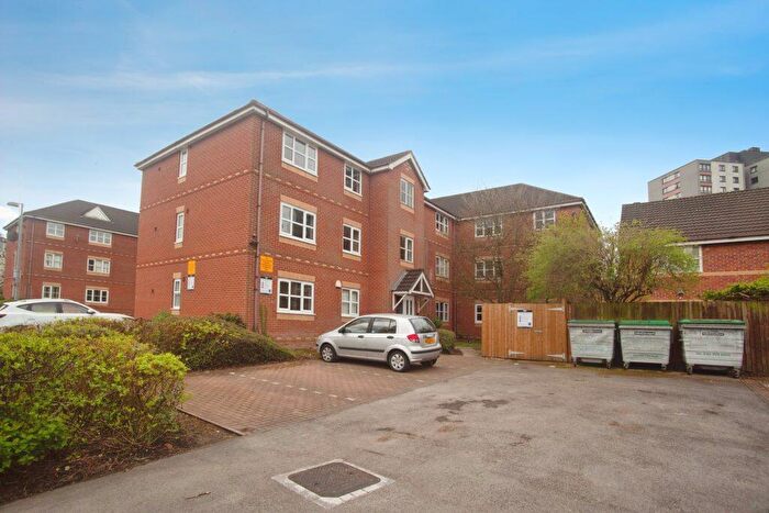 2 Bedroom Flat For Sale In Georgette Drive, Salford, M3