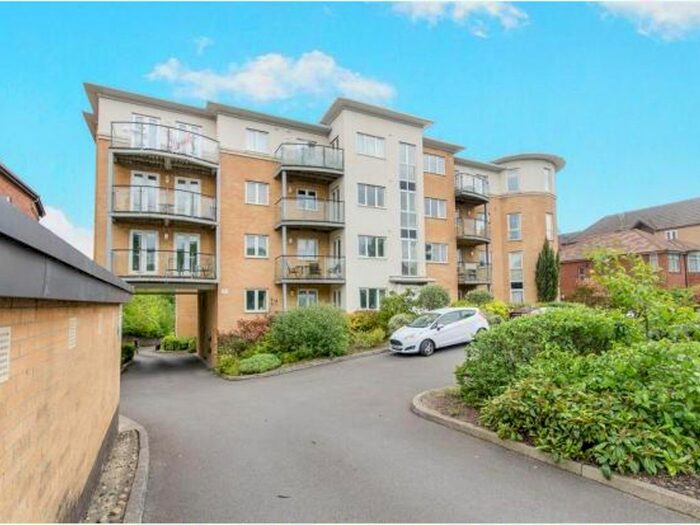 2 Bedroom Flat To Rent In Hill Lane, Southampton, SO15
