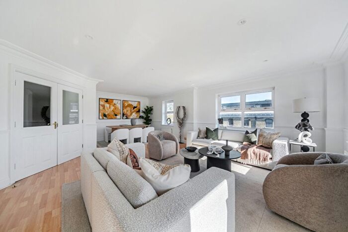 3 Bedroom Flat For Sale In Upper Richmond Road, Putney, London, SW15