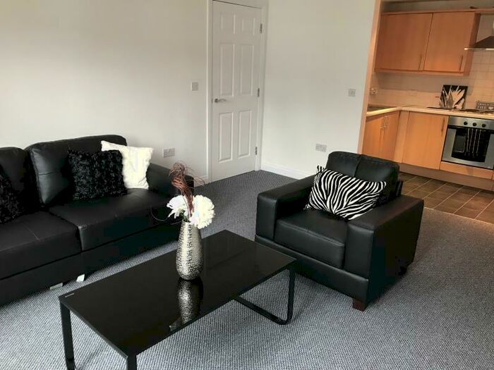 2 Bedroom Flat To Rent In West Park Walk, LS16