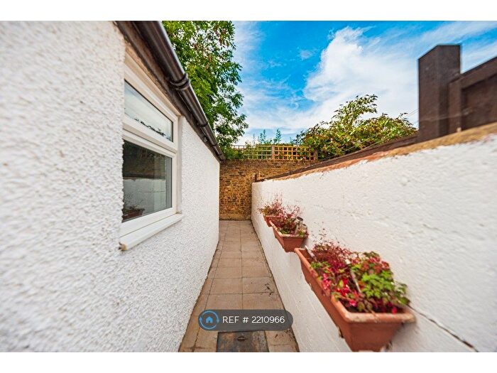 3 Bedroom Terraced House To Rent In Warren Road, Croydon, CR0