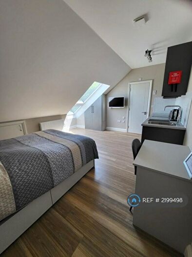Studio To Rent In Redwood Drive, Epsom, KT19