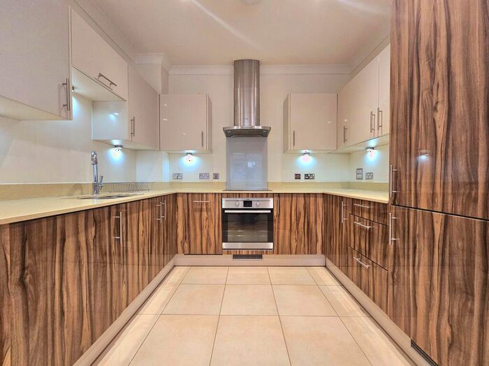 1 Bedroom Flat To Rent In Burlington Apartments, Trinity Village, BR2