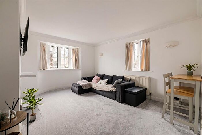 1 Bedroom Flat For Sale In Churchfields, South Woodford, E18