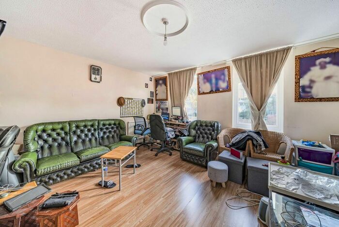 4 Bedroom Terraced House For Sale In Malpas Road, Hackney, London, E8