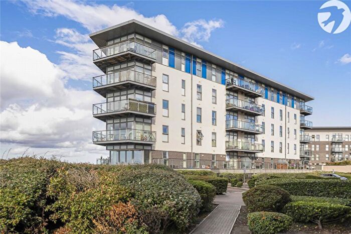 1 Bedroom Flat For Sale In Carmichael Avenue, Greenhithe, Kent, DA9