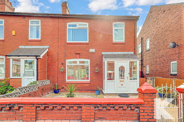 3 Bedroom Town House For Sale In Denton Lane, Chadderton, OL9