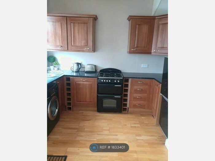 2 Bedroom Flat To Rent In Woodside Place, Leeds, LS4