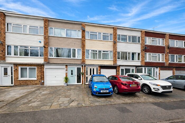 4 Bedroom Terraced House For Sale In Wykeham Road, Sittingbourne, ME10