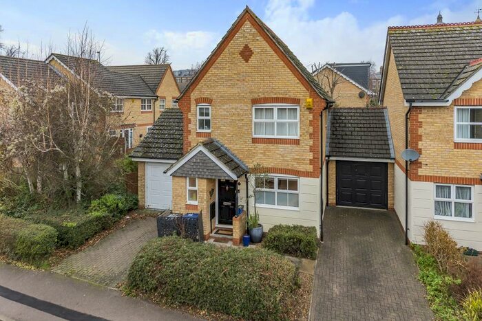 3 Bedroom Detached House To Rent In Ribblesdale Avenue, Friern Barnet, N11