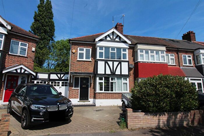 3 Bedroom End Of Terrace House To Rent In Brackley Square, Woodford Green, IG8