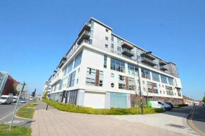 1 Bedroom Flat To Rent In Paramount Building, SN1