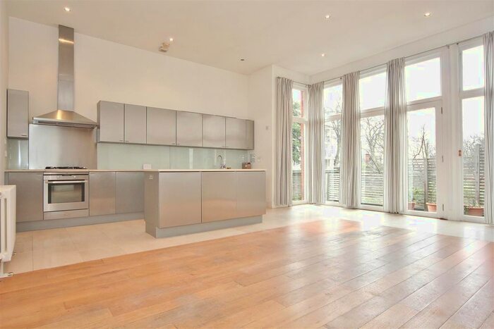 2 Bedroom Flat To Rent In Putney Hill, London, SW15