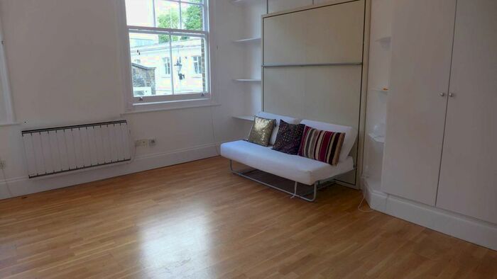Studio To Rent In Queensway, Bayswater, London W2