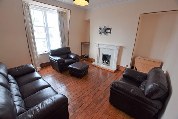 2 Bedroom Flat To Rent In Holburn Street, City Centre, Aberdeen, AB10