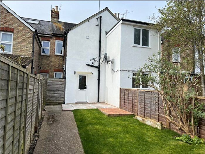 2 Bedroom Flat To Rent In Peabody Road, Farnborough, Hampshire, GU14