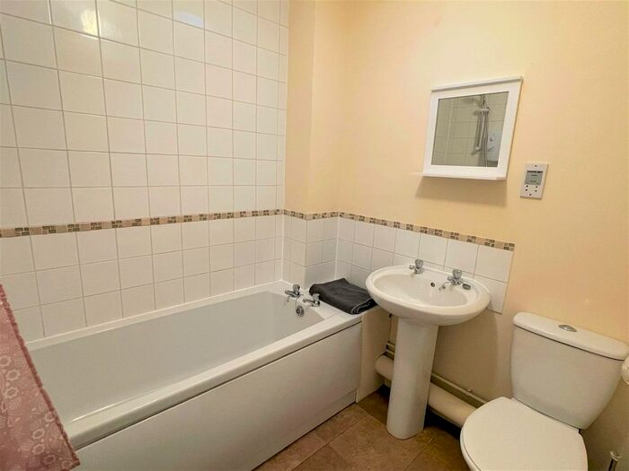 1 Bedroom Flat To Rent In Wardleworth Way, Wellington, TA21