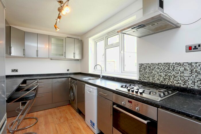 2 Bedroom Flat To Rent In South Place, Surbiton, KT5