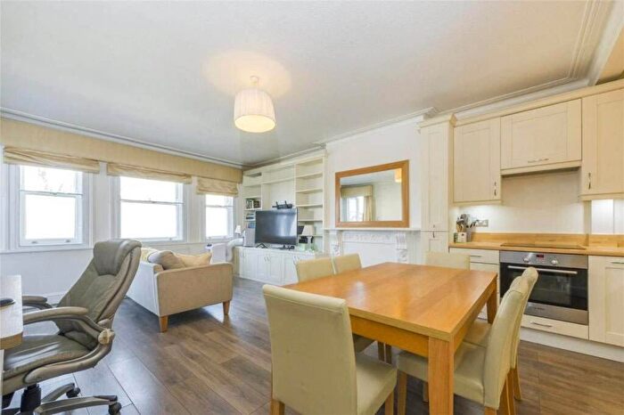 2 Bedroom Flat To Rent In Frognal, Hampstead, London, NW3