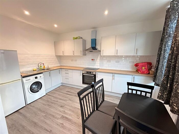 5 Bedroom Flat To Rent In Alfreton Road, Nottingham, NG7