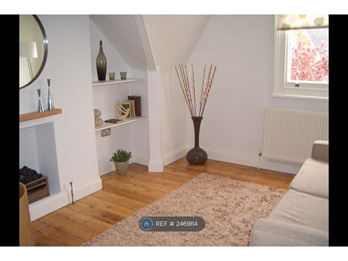 2 Bedroom Flat To Rent In Romola Road, London, SE24