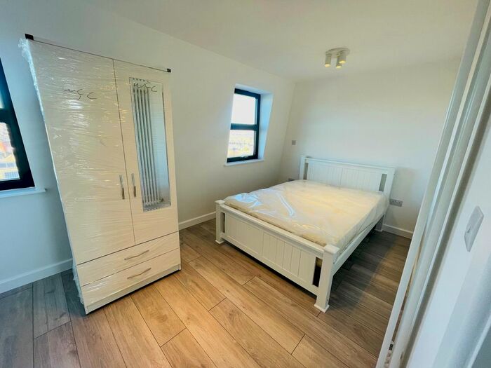 1 Bedroom Flat To Rent In Balham High Road, London, SW12