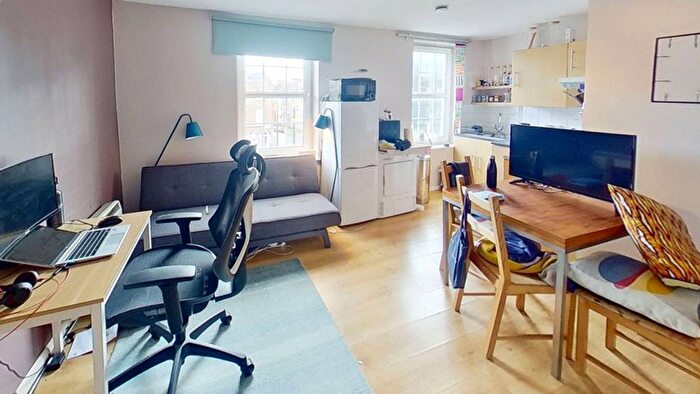 1 Bedroom Flat To Rent In Clapham Road, Oval, London, SW9