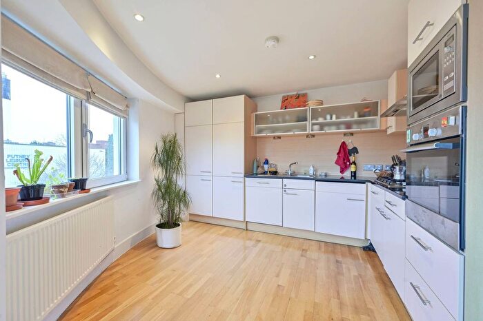 2 Bedroom Flat To Rent In Dryburgh Road, West Putney, London, SW15