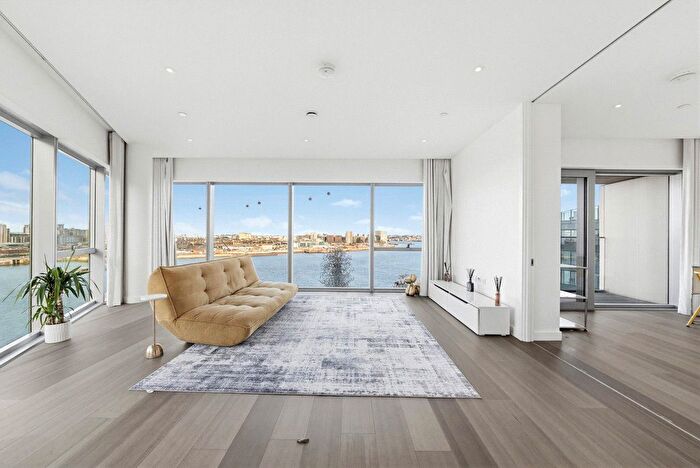 3 Bedroom Flat To Rent In Cutter Lane, London, SE10